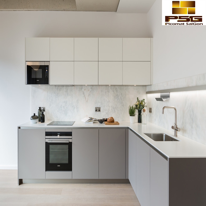 Tiết kiệm chi phí với mẫu tủ bếp nhựa phủ Film PVC Plasker – PC012