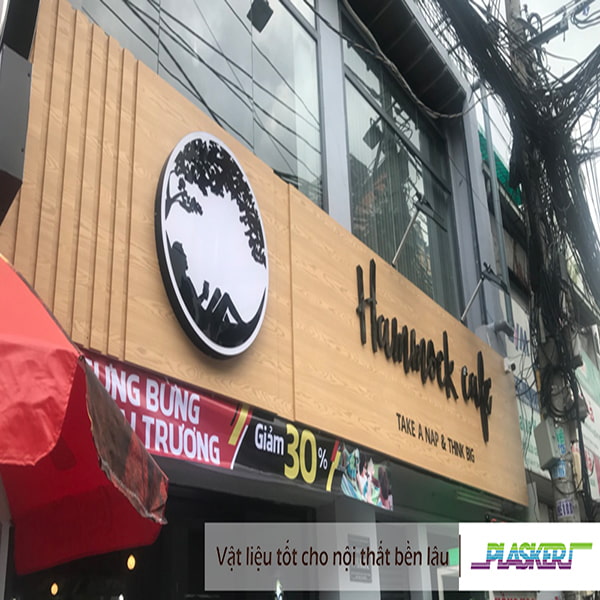 bảng quảng cáo từ tấm nhựa pvc Plasker với màu sắc vân gỗ PW-21 của Picomat Sài Gòn Xu hướng mới sử dụng tấm nhựa PVC làm biển quảng cáo