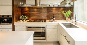 Tủ bếp làm bằng tấm nhựa PVC có tốt không?