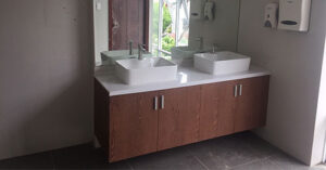 Một số ưu điểm của tủ lavabo bằng nhựa giả gỗ PVC