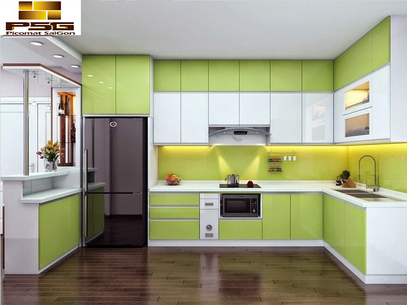 Tủ bếp hoàn thiện bằng tấm nhựa PVC PLASKER phủ Acrylic bóng gương màu xanh lá phối trắng