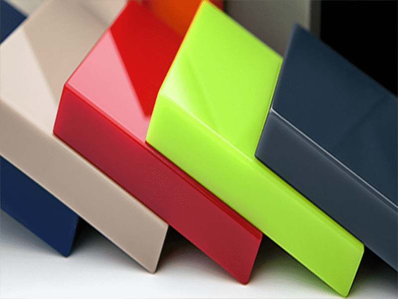 Acrylic Là Gì Và Vì Sao Lớp Phủ Này Quyết Định Thẩm Mỹ Tấm PVC? 9 Cận cảnh bề mặt Acrylic bóng gương lộ vệt phản chiếu trên tấm màu